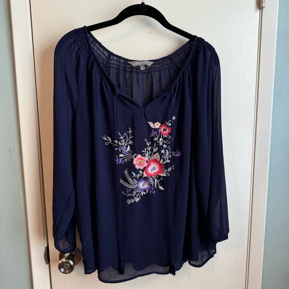 NWOT daisy Fuentes women’s navy blue floral embroidered sheer tassels blouse M